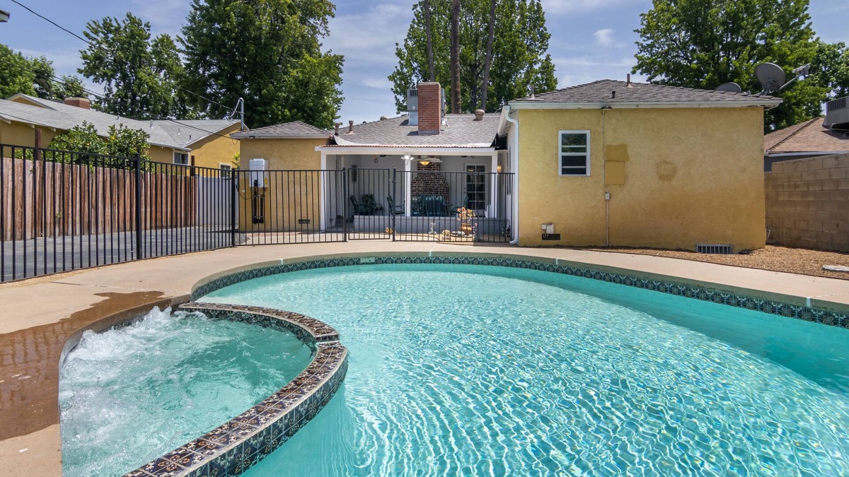 Valley Village House | Beautiful private house W/Spa& pool @ heart of LA