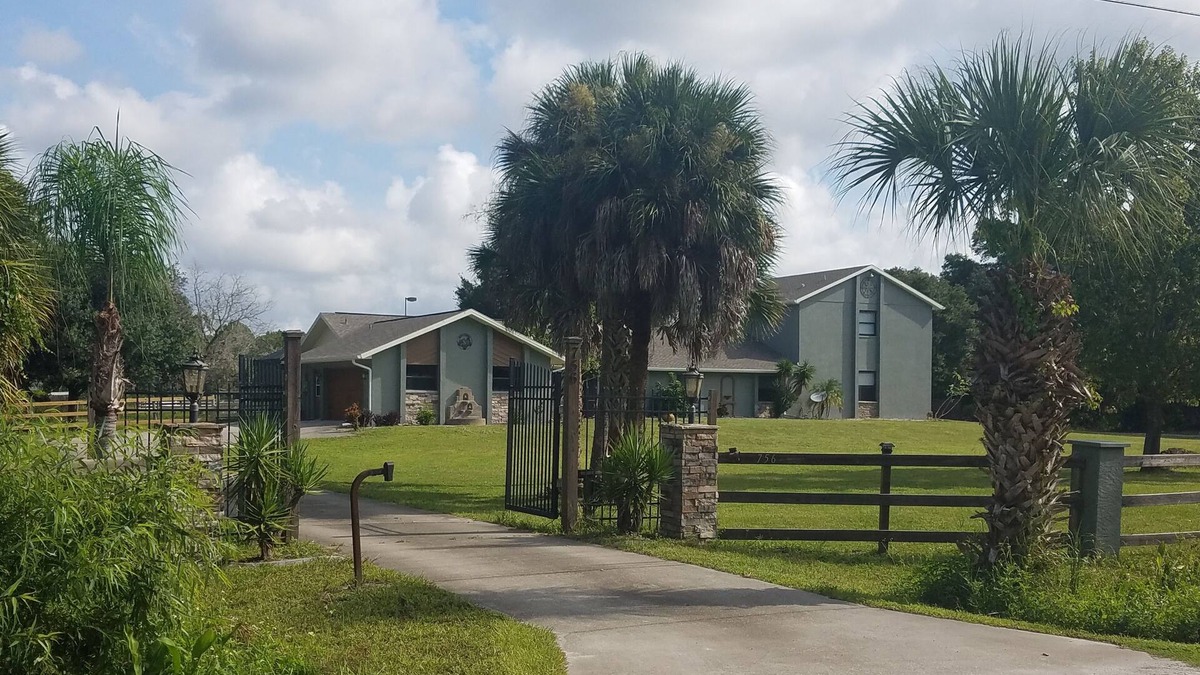 Englewood House | Beautiful Private Home on 5 Acres in Wellington Acres Horse Community