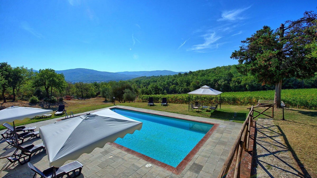Bucine Villa | Beautiful private villa with private pool, WIFI, TV, patio, pets allowed, panoramic view and par.
