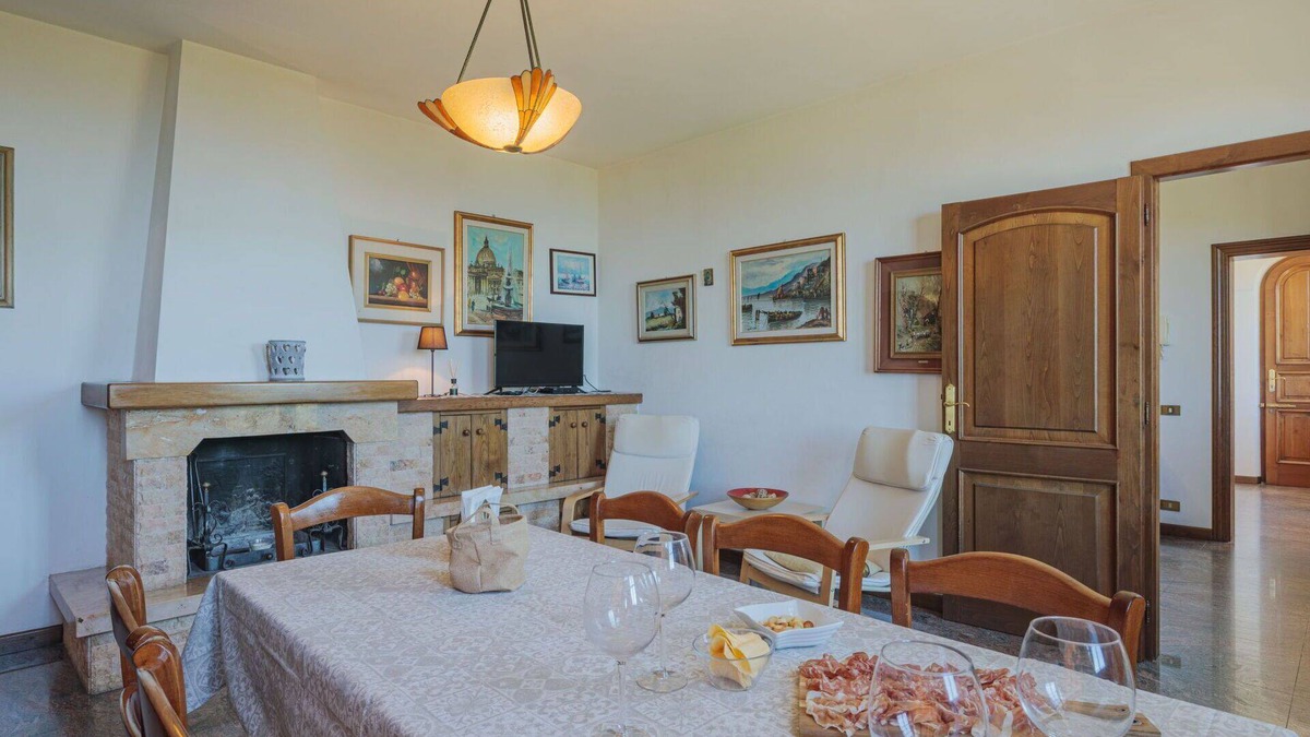 Montignoso House | Beautiful private villa for 10 guests with WIFI, TV, terrace, pets allowed and parking