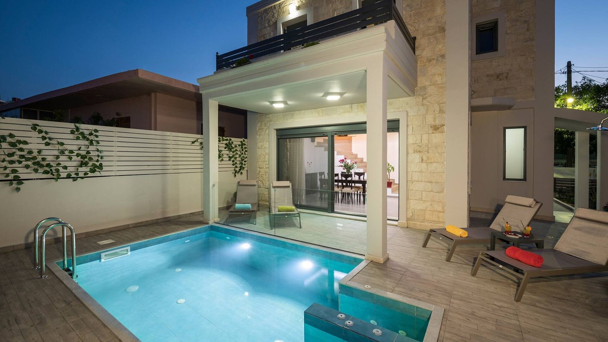 Galatas House | Beautiful Private Pool Villa with Gym, Parking and BBQ