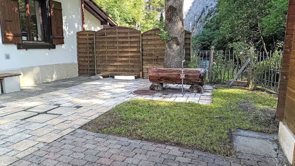 Moutier House | Beautiful private villa for 6 guests with WIFI, TV, terrace, pets allowed and parking