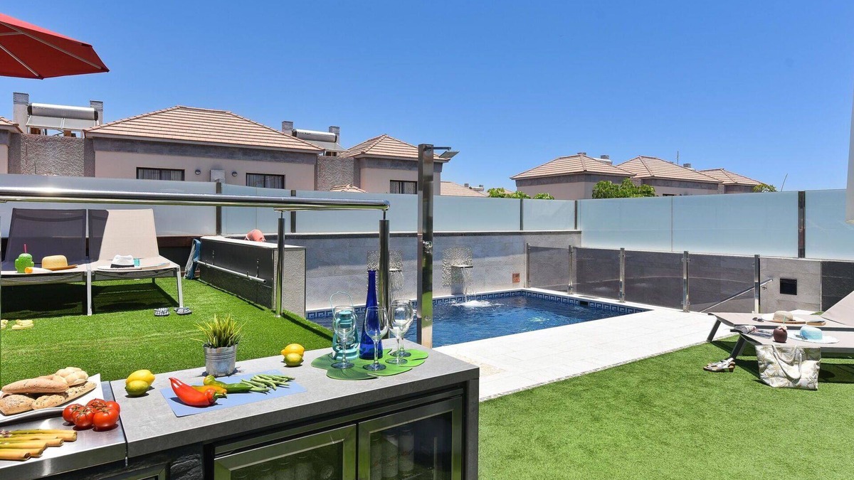Costa Meloneras House | Beautiful private villa for 8 guests with WIFI, A/C, private pool, TV and pets allowed
