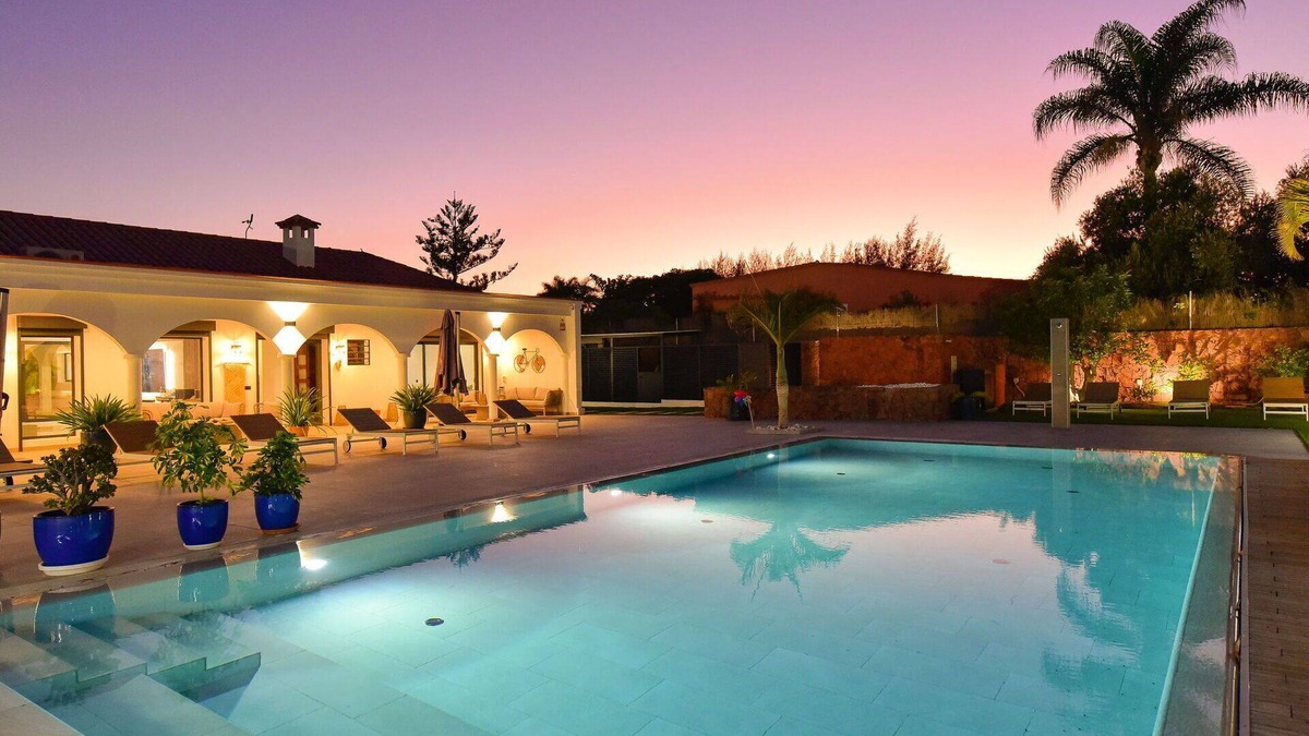 Campo Internacional Maspalomas Villa | Beautiful private villa for 10 people with WIFI, A/C, private pool, TV and patio