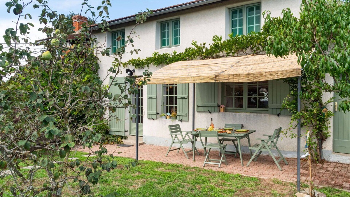 Chiddes House | Beautiful private villa for 4 guests with WIFI, TV, terrace and pets allowed