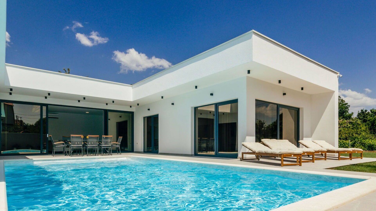 Donji Prolozac Villa | Beautiful private villa for 10 people with WIFI, private pool, A/C, TV, terrace and parking