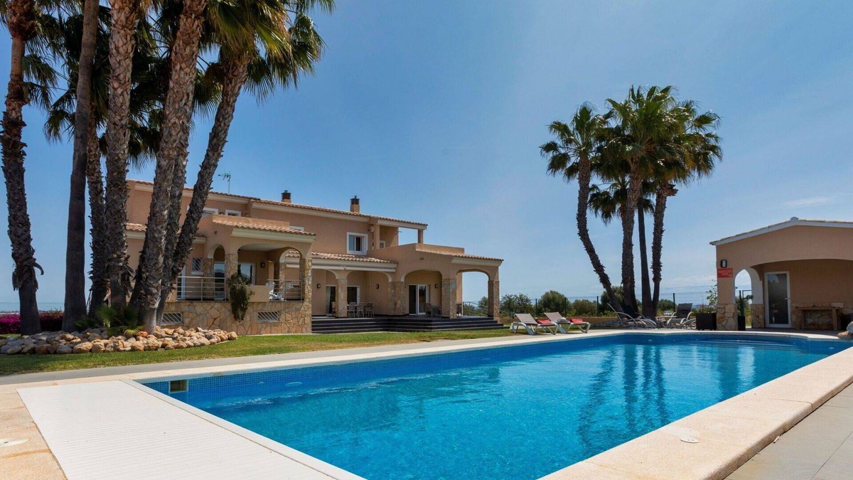 Peniscola Villa | Beautiful private villa for 12 guests with WIFI, A/C, private pool, TV, patio and pets allowed
