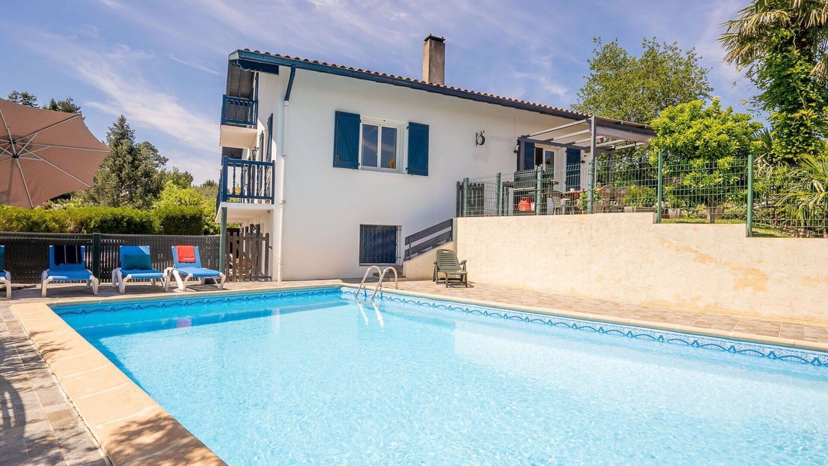 Arcangues House | Beautiful private villa for 8 people with WIFI, private pool, TV, terrace and pets allowed