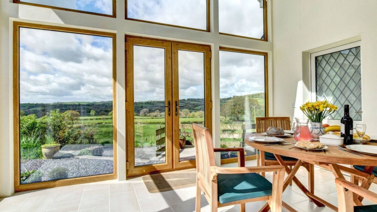 Llanwrda House | Beautiful private villa for 4 people with TV, patio, pets allowed and parking
