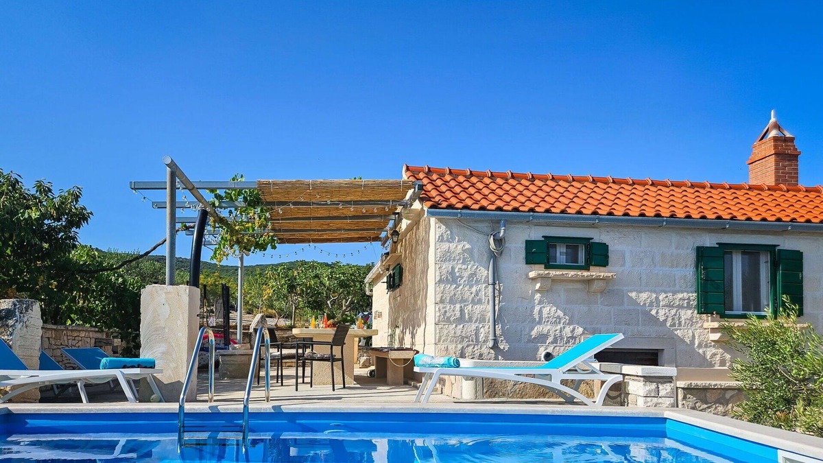 Praznica House | Beautiful private villa for 5 guests with WIFI, private pool, A/C, TV, terrace and panoramic view