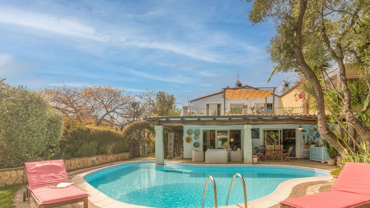 Torre di Bari Villa | Beautiful private villa for 8 guests with hot tub, A/C, WIFI, private pool, TV, patio and parking