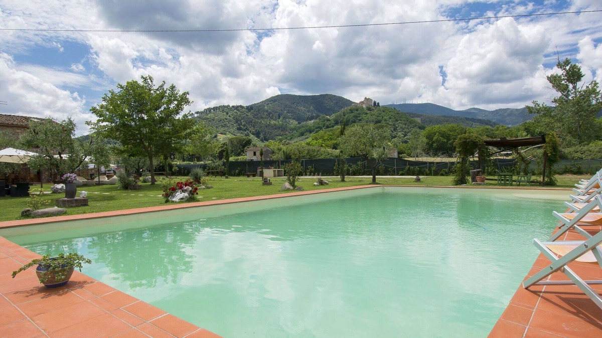 Cascine-La Croce Villa | Beautiful private villa for 14 people with WIFI, private pool, A/C, TV, patio and pets allowed