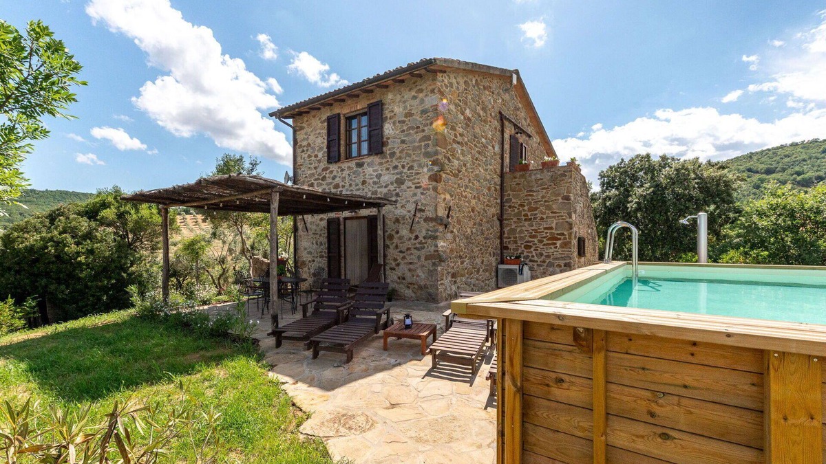 Cinigiano House | Beautiful private villa with private pool, A/C, WIFI, TV, patio, pets allowed and panoramic view