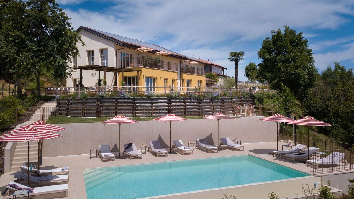 Monteu Roero Villa | Beautiful private villa for 26 people with A/C, WIFI, private pool and patio, close to Alba