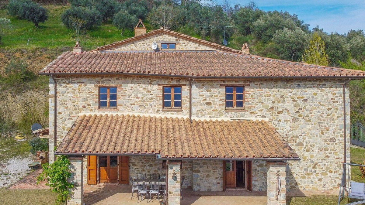 Umbertide Villa | Beautiful private villa for 10 guests with WIFI, TV, balcony and pets allowed