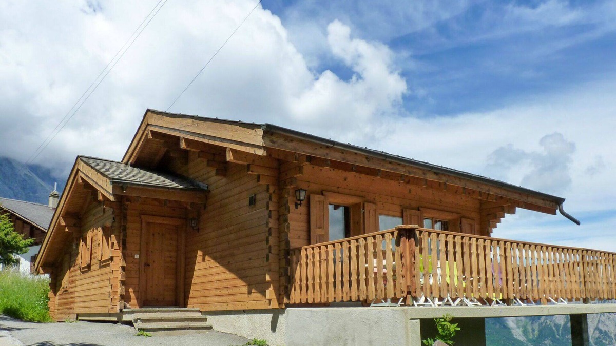 Leytron House | Beautiful private villa for 8 people with TV, terrace and pets allowed