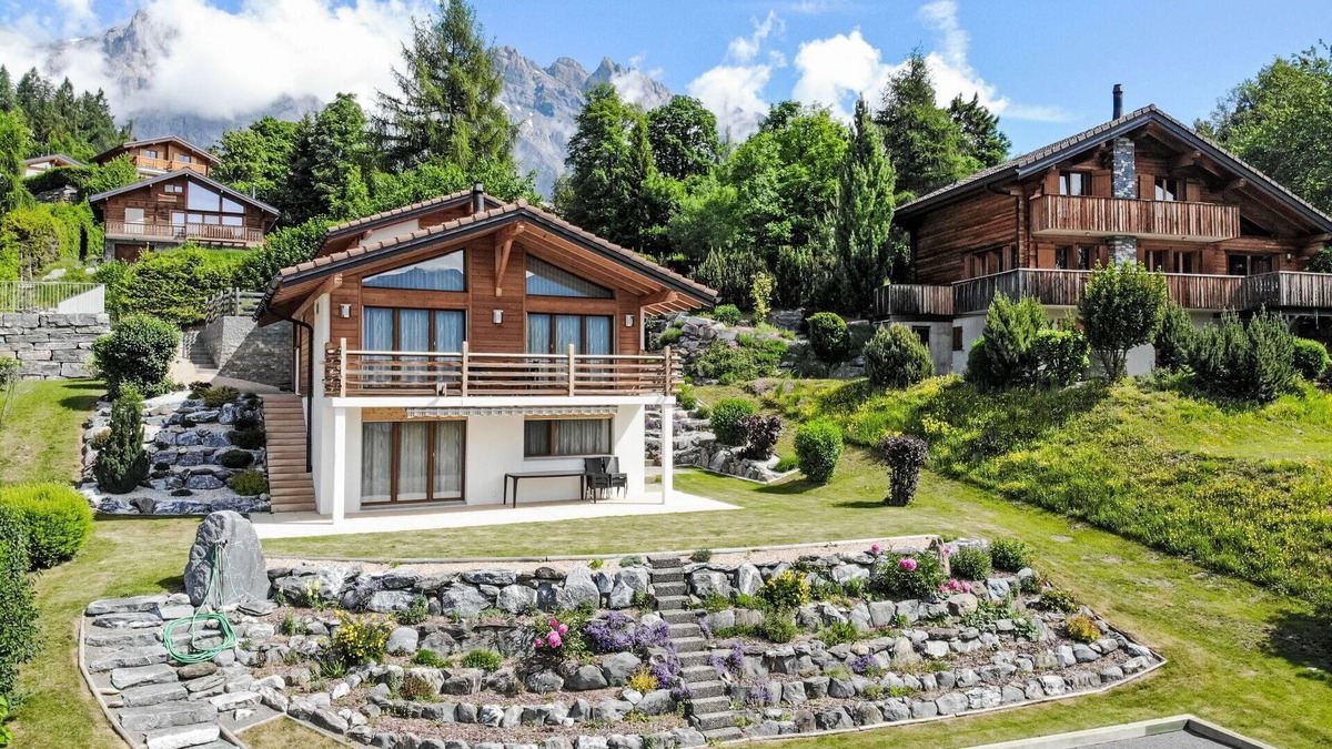 Ovronnaz House | Beautiful private villa with WIFI, TV, terrace, pets allowed, panoramic view and parking