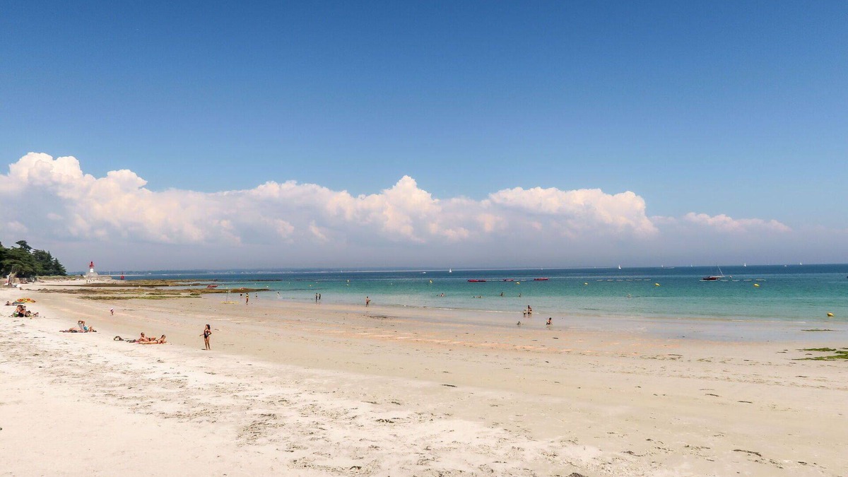 Finistere Villa | Beautiful private villa for 4 people with TV, pets allowed and parking