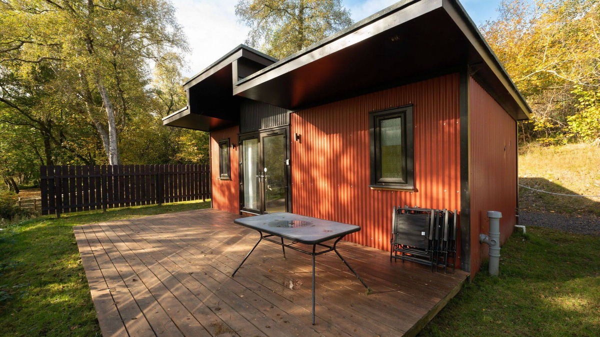 Glen Urquhart House | Beautiful private villa for 5 people with TV, patio and parking