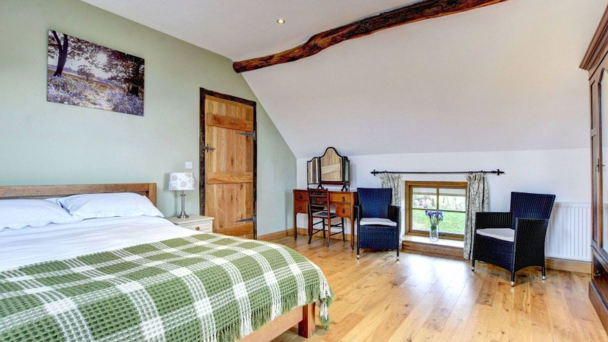 Tywyn Villa | Beautiful private villa for 6 people with WIFI, hot tub, TV, patio, panoramic view and parking
