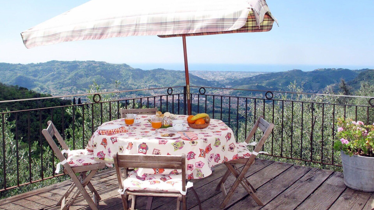 Camaiore House | Beautiful private villa for 4 people with private pool, WIFI, TV, terrace and panoramic view