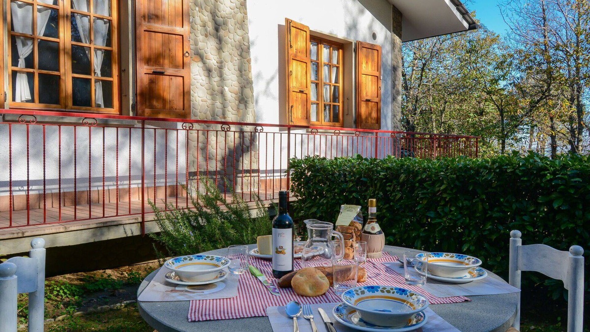 Macchino House | Beautiful private villa for 8 people with WIFI, TV, patio and pets allowed