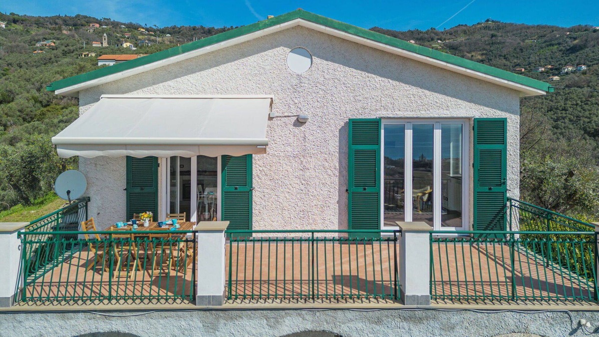 Moneglia House | Beautiful private villa for 6 people with WIFI, A/C, TV, patio, pets allowed and parking