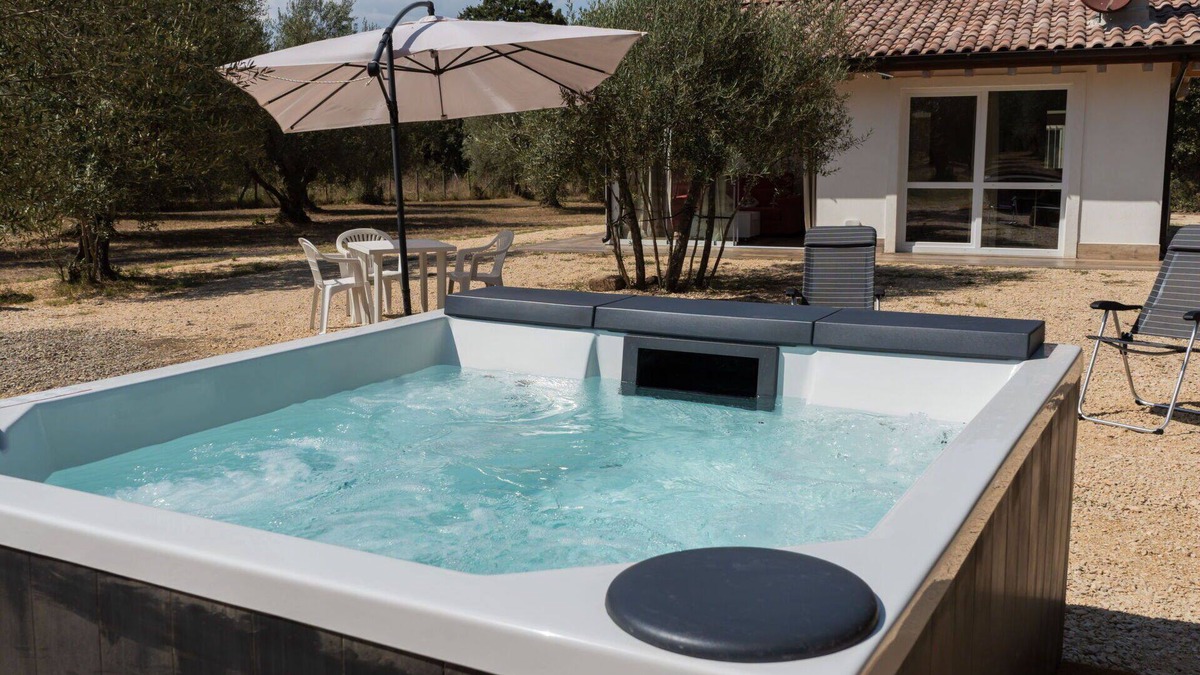 Vetralla House | Beautiful private villa for 3 people with A/C, WIFI, pool, TV, pets allowed and panoramic view