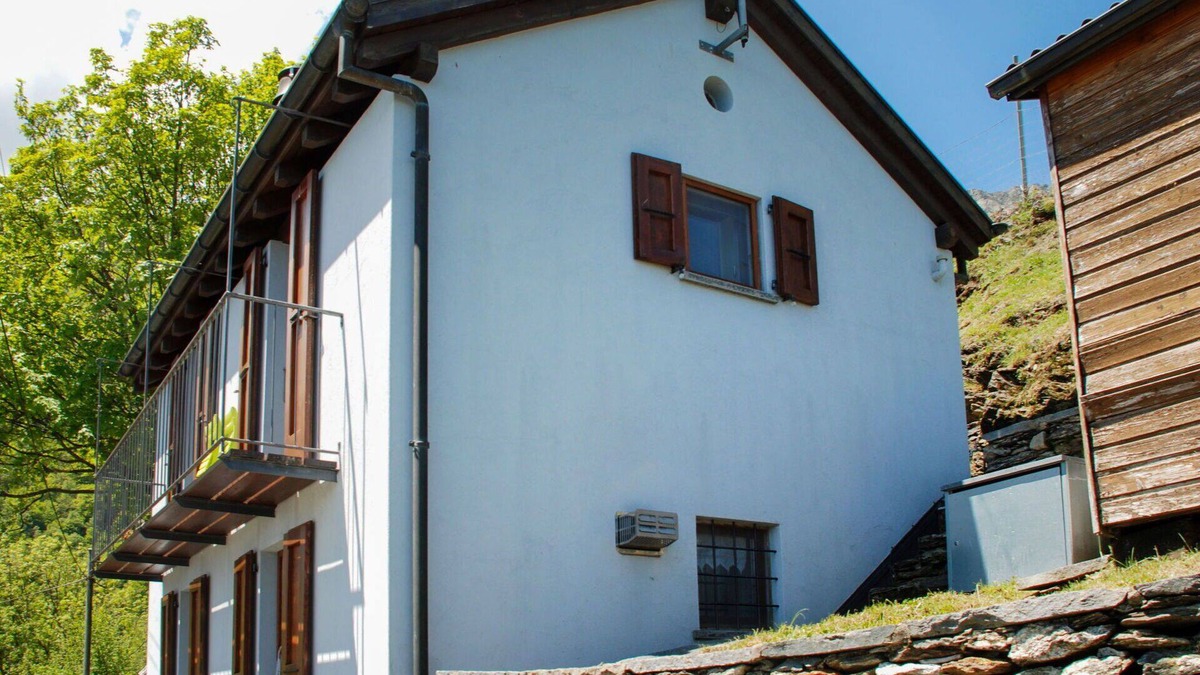 Brissago House | Beautiful private villa for 4 people with WIFI, patio, pets allowed, panoramic view and parking
