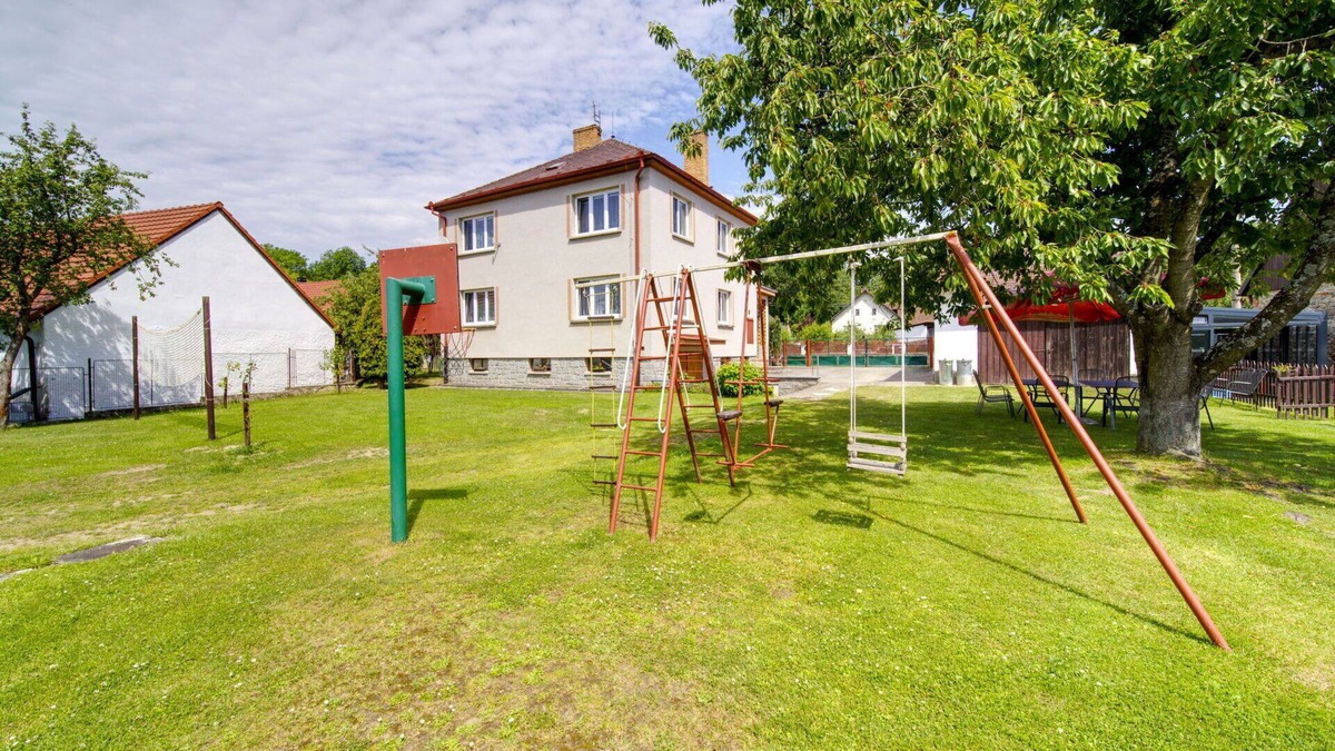 Neurazy House | Beautiful private villa with private pool, WIFI, hot tub, TV, terrace, pets allowed and parking