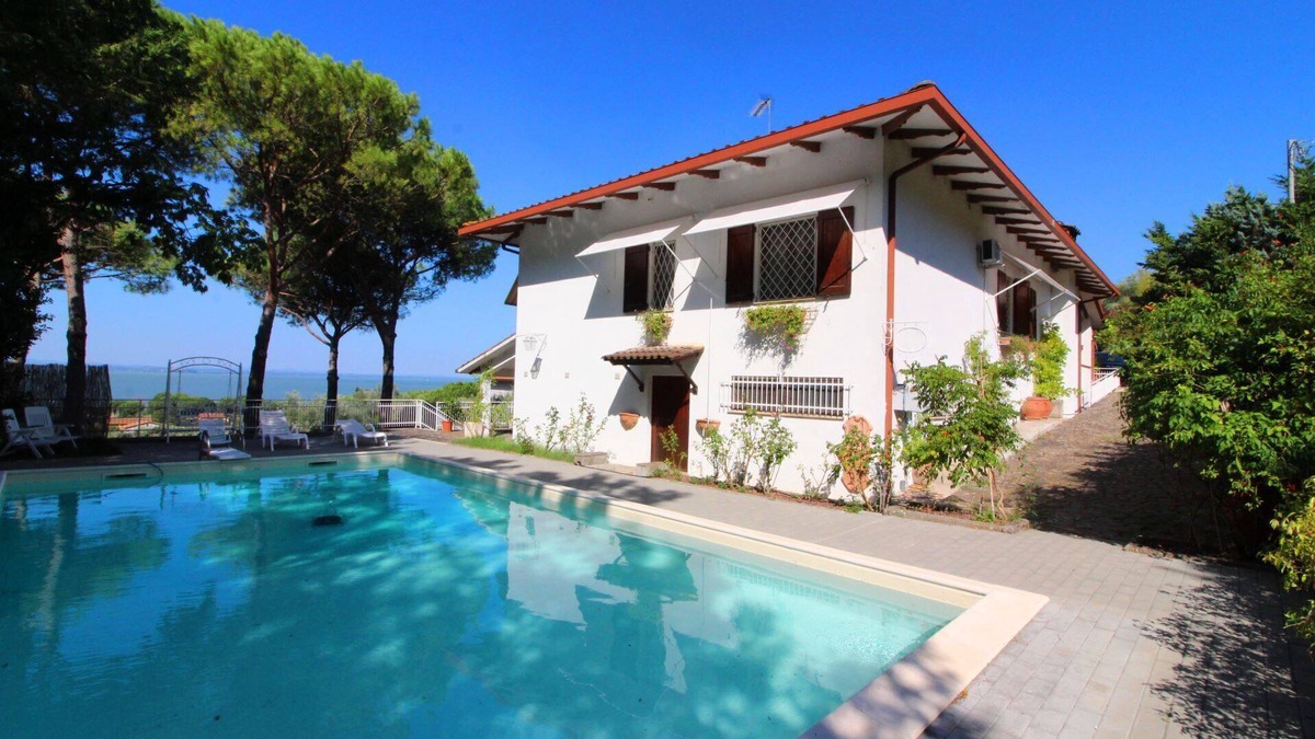 San Feliciano Villa | Beautiful private villa for 5 guests with pool, WIFI, TV and pets allowed