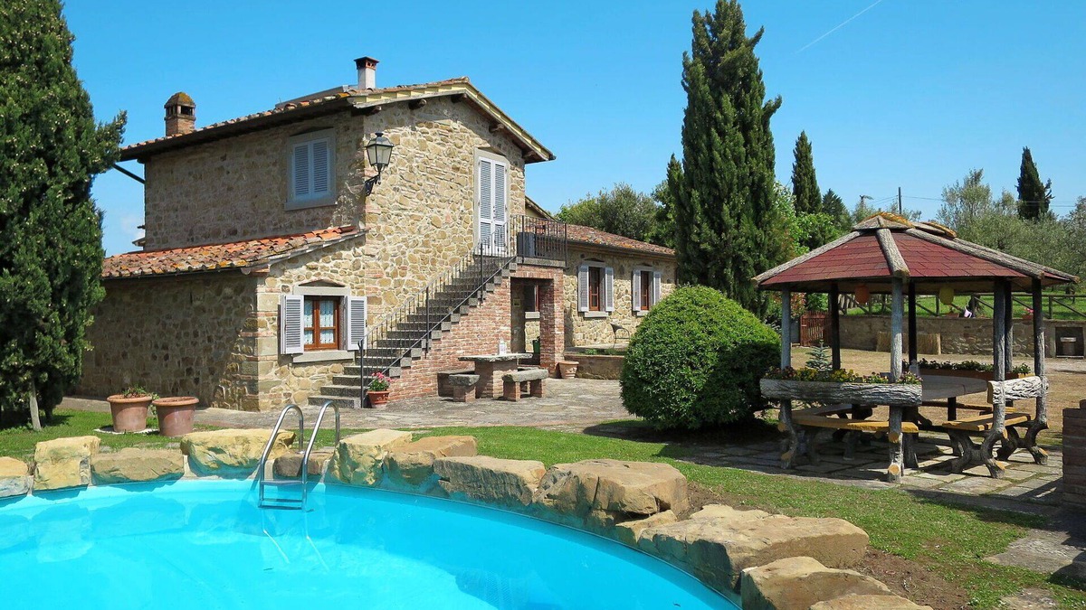 Oliveto Villa | Beautiful private villa for 8 people with WIFI, private pool, TV, patio and pets allowed