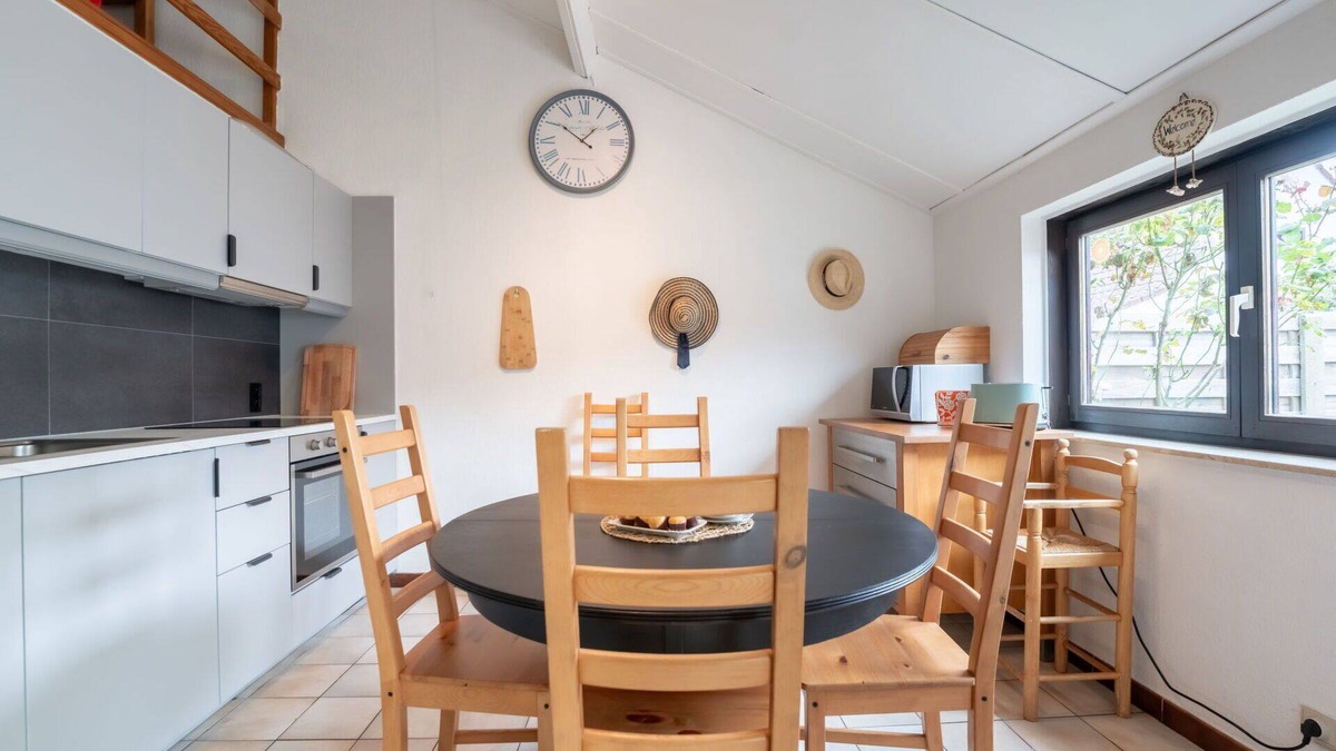 Bredene House | Beautiful private villa for 5 guests with WIFI, TV, terrace and pets allowed