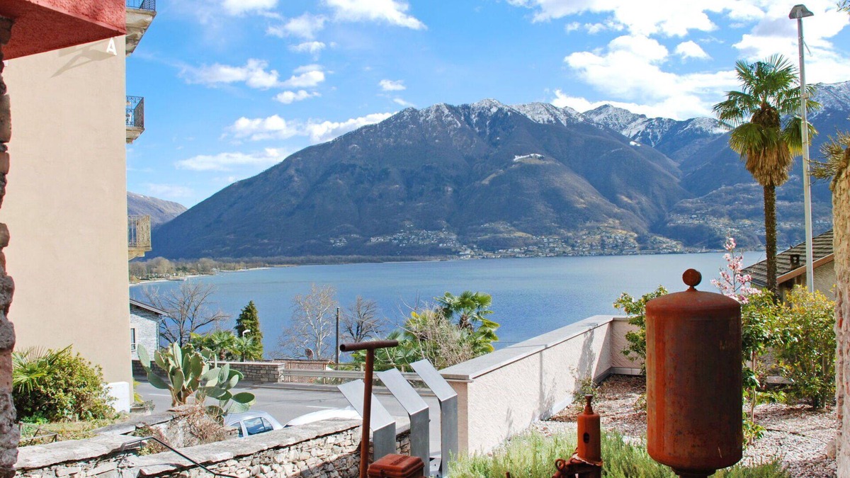 Minusio House | Beautiful private villa for 4 guests with WIFI, A/C, TV, patio, pets allowed and panoramic view