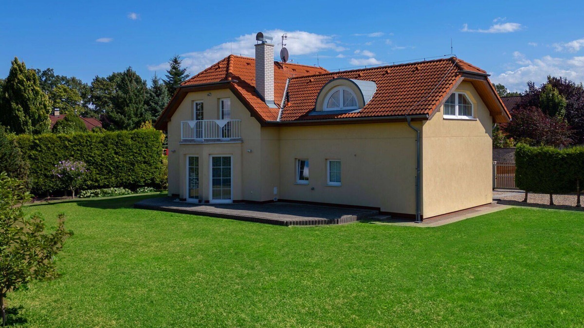 Dolni Chabry Villa | Beautiful private villa for 8 guests with WIFI, TV and terrace