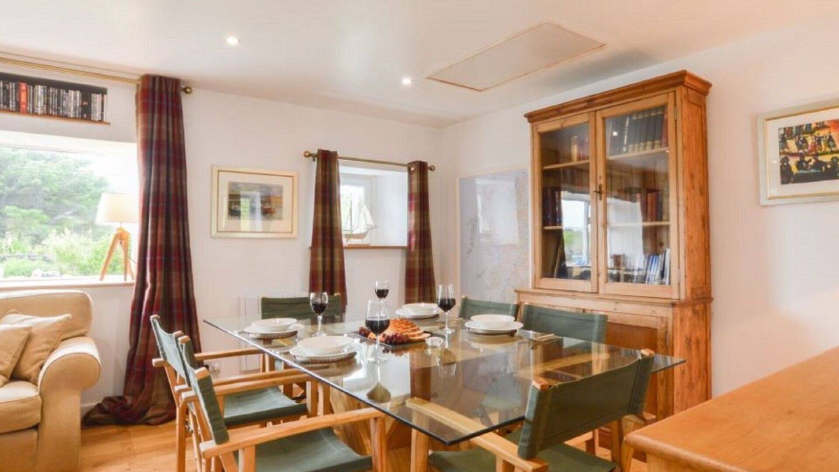 Slate Islands House | Beautiful private villa for 4 guests with WIFI, TV and pets allowed