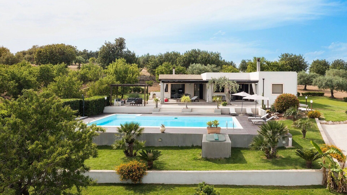 Casale Modica Villa | Beautiful private villa for 4 guests with WIFI, private pool, A/C, TV, terrace and panoramic view