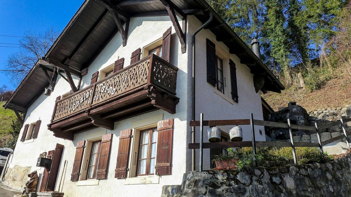 Les Posses-sur-Bex House | Beautiful private villa for 6 guests with WIFI, TV, terrace, pets allowed and parking