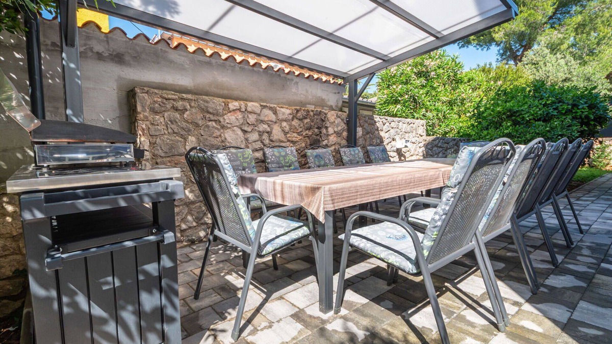 Cunski House | Beautiful private villa for 12 guests with WIFI, hot tub, A/C, TV and patio