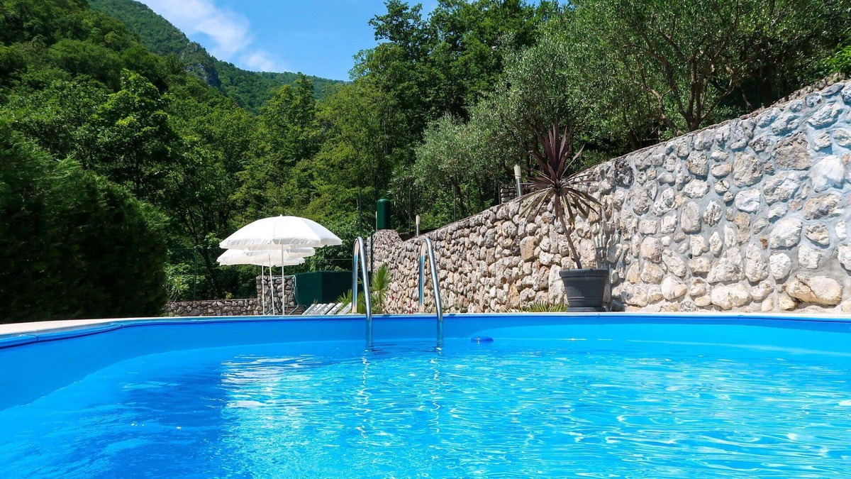 Medveja House | Beautiful private villa for 5 guests with A/C, pool, WIFI, TV and terrace