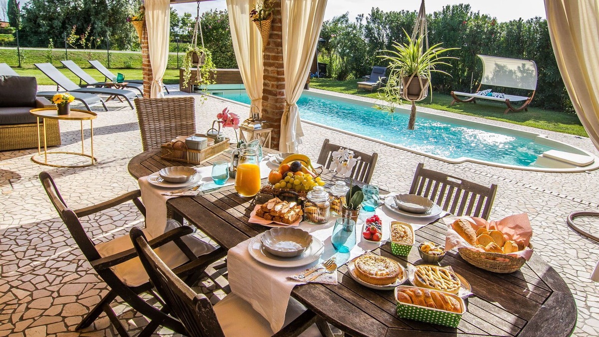 Ca' Pirami Villa | Beautiful private villa with A/C, hot tub, WIFI, private pool, TV, pets allowed and panoramic view