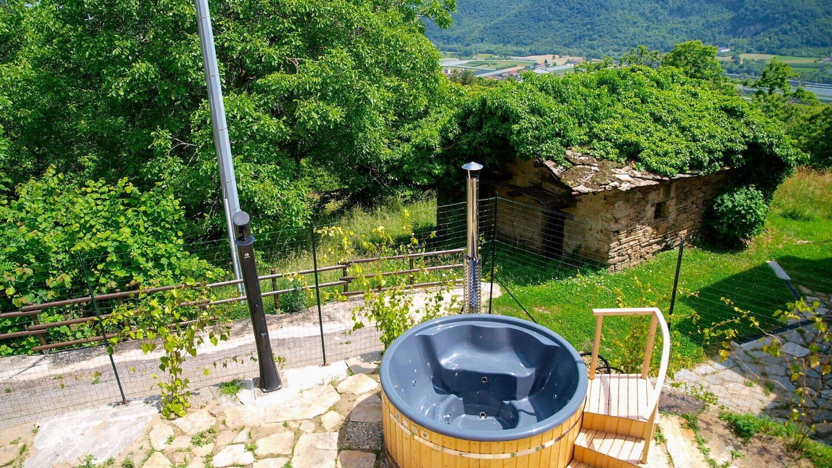 Piasco House | Beautiful private villa for 5 people with hot tub, WIFI, TV, patio, pets allowed and panoramic v.