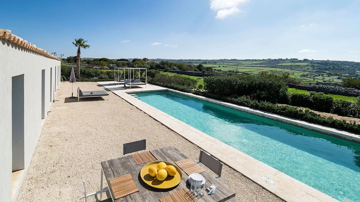 Ragusa Villa | Beautiful private villa for 6 guests with WIFI, A/C, private pool, TV, patio and panoramic view