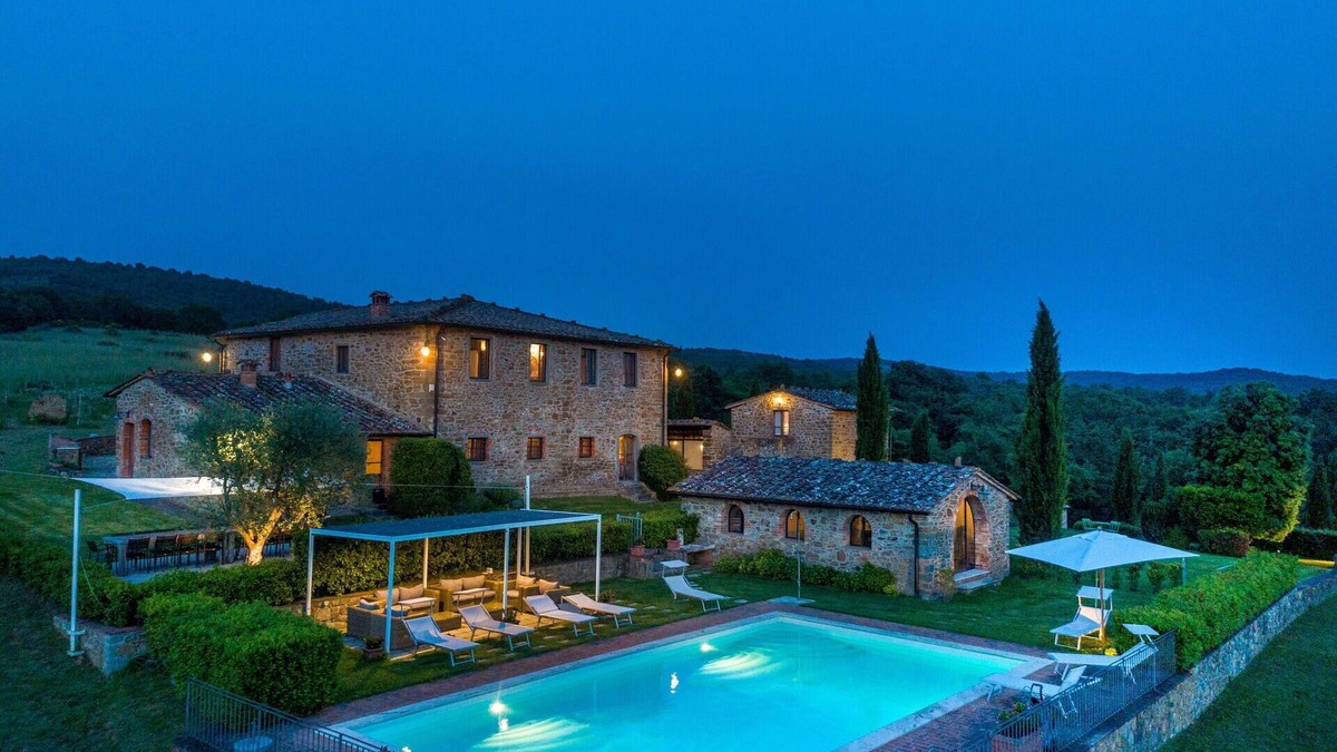 Rapale Villa | Beautiful private villa for 20 guests with sauna, private pool, WIFI, TV and panoramic view