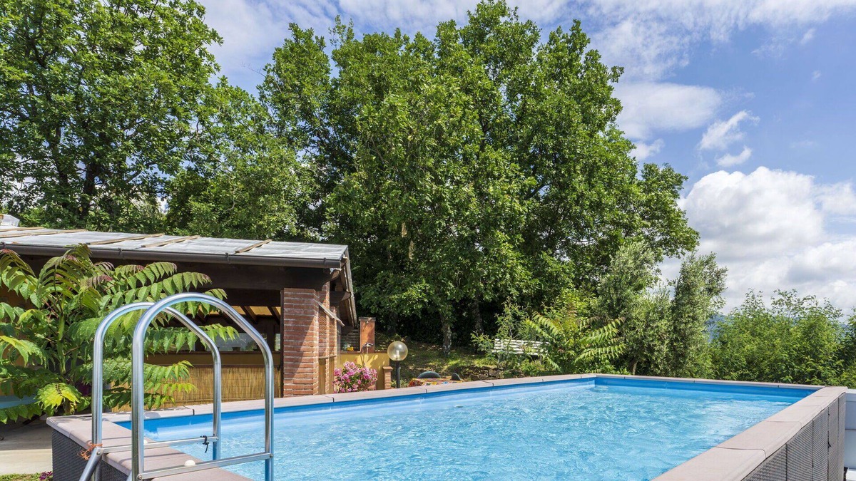 Uzzano Villa | Beautiful private villa for 5 people with private pool, WIFI and pets allowed