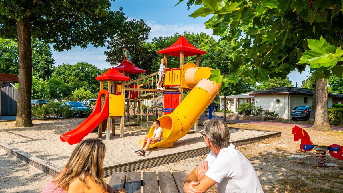 Municipality of Echt-Susteren House | Beautiful private villa for 10 guests with WIFI, pool, TV and terrace