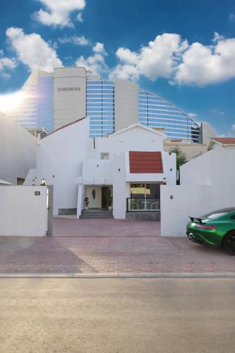 Umm Suqeim 3 Villa | Beautiful private villa with pool