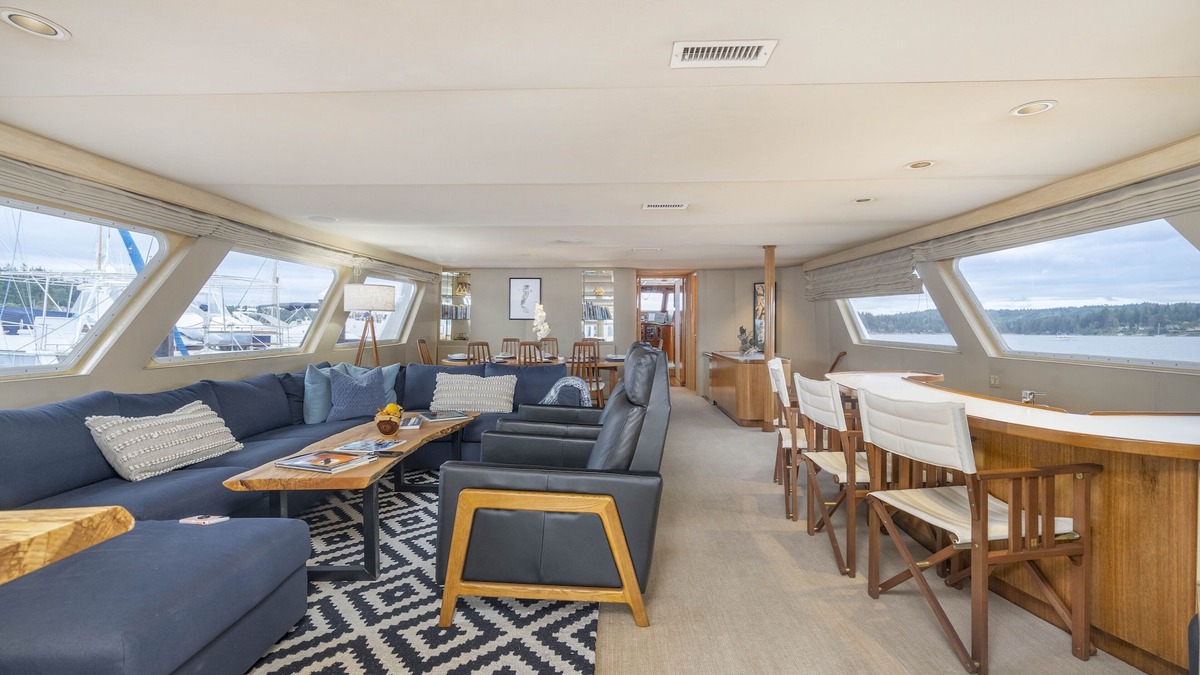 Poulsbo Boat Rental | Beautiful Private Yacht in the Seattle area