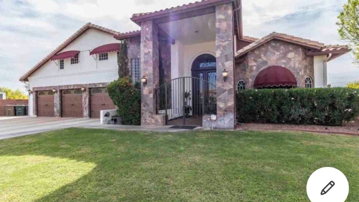 Peoria House | Beautiful property in Peoria with 7 bedrooms, 4.5 baths & pool! Close to stadium