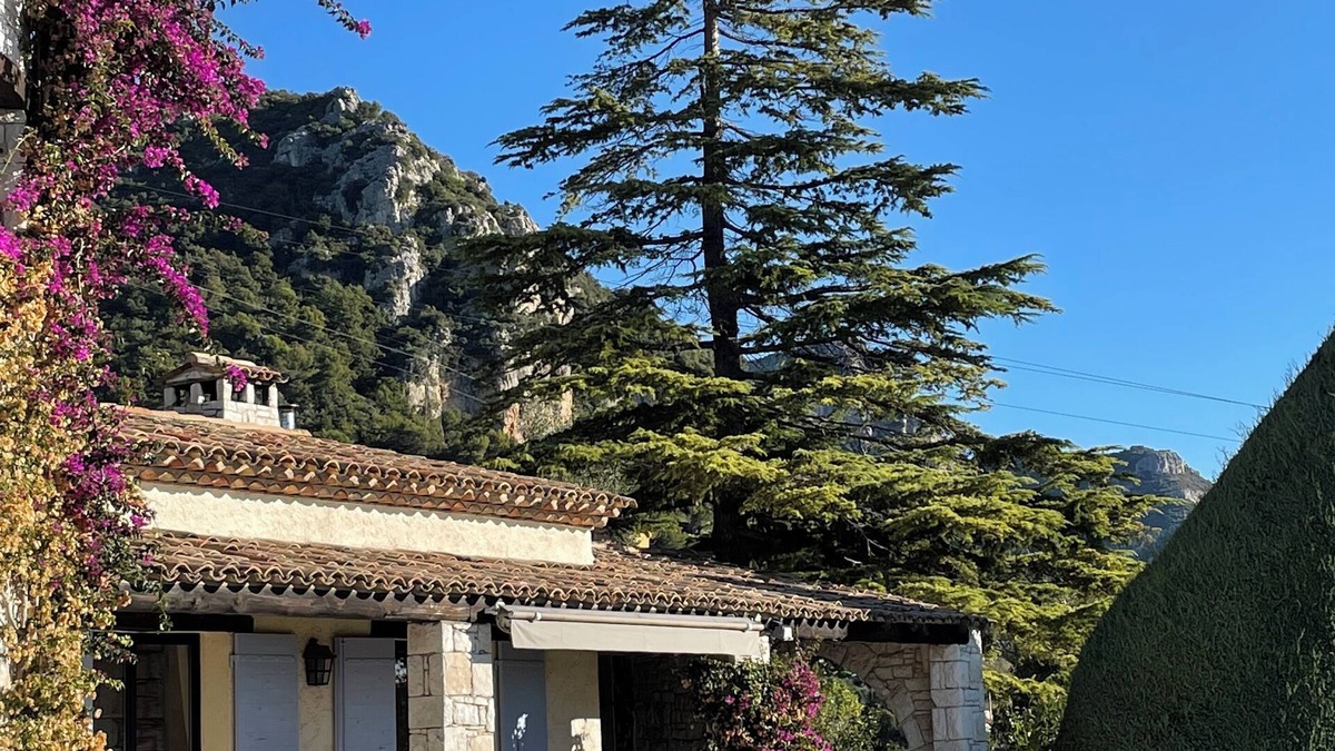 Vence Villa | Beautiful Provençal stone built family home with amazing views and great pool .
